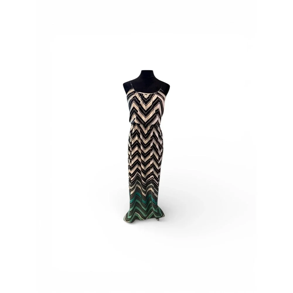 Maxi dress white and black‎ with some green at the bottom size s by bailey blue